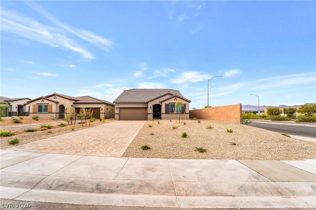 1001 Blooming Skye Ave - Photo 2 of 23