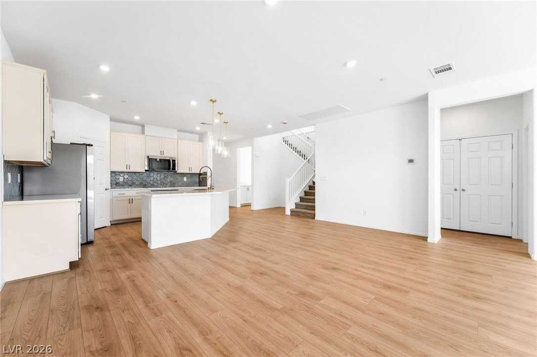 1001 Blooming Skye Ave - Photo 5 of 23