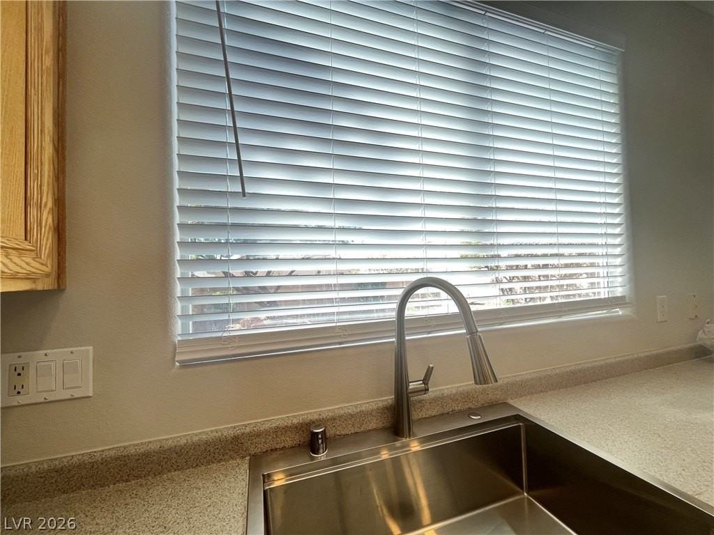 7907 Teal Harbor Ave - Photo 5 of 24