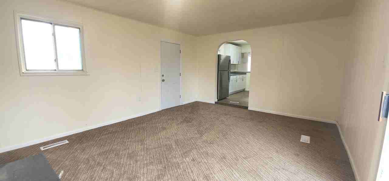 952 Hunter Ave - Photo 3 of 5