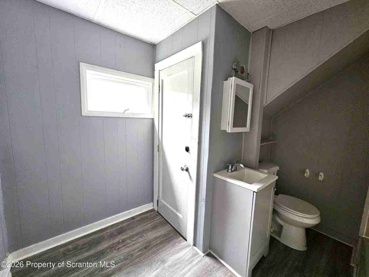 351 Main St Apt B - Photo 4 of 10