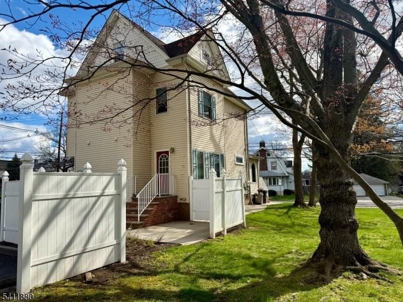 302 Walnut Ave - Photo 3 of 42