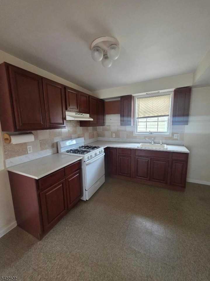 238 Sherman St - Photo 2 of 6