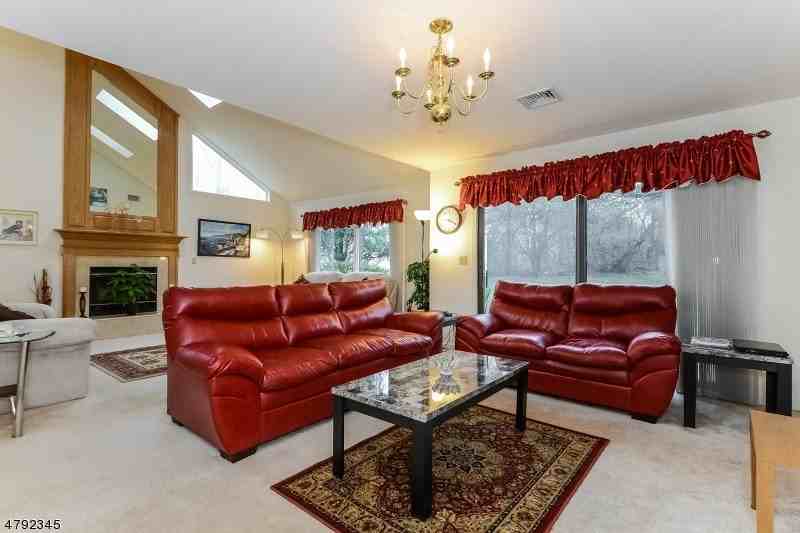 94 Hagerman Ct - Photo 7 of 25