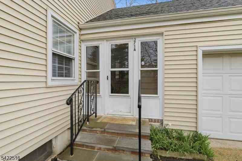 371A Elizabeth Ave #A - Photo 2 of 22