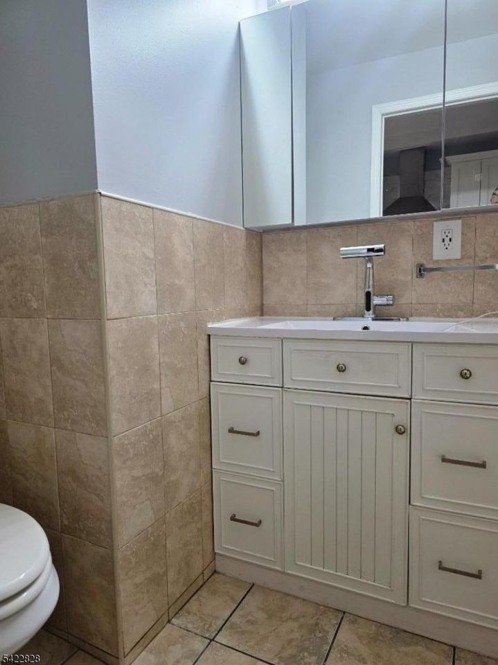 586 N 11th St #1 - Photo 7 of 12