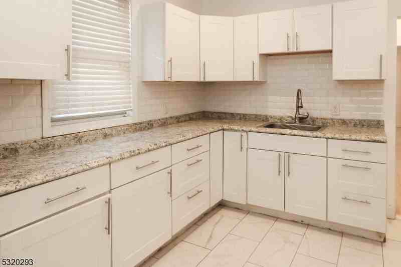 588 Argyle Ave #3 - Photo 4 of 18