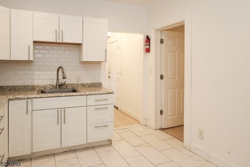 588 Argyle Ave #3 - Photo 5 of 18