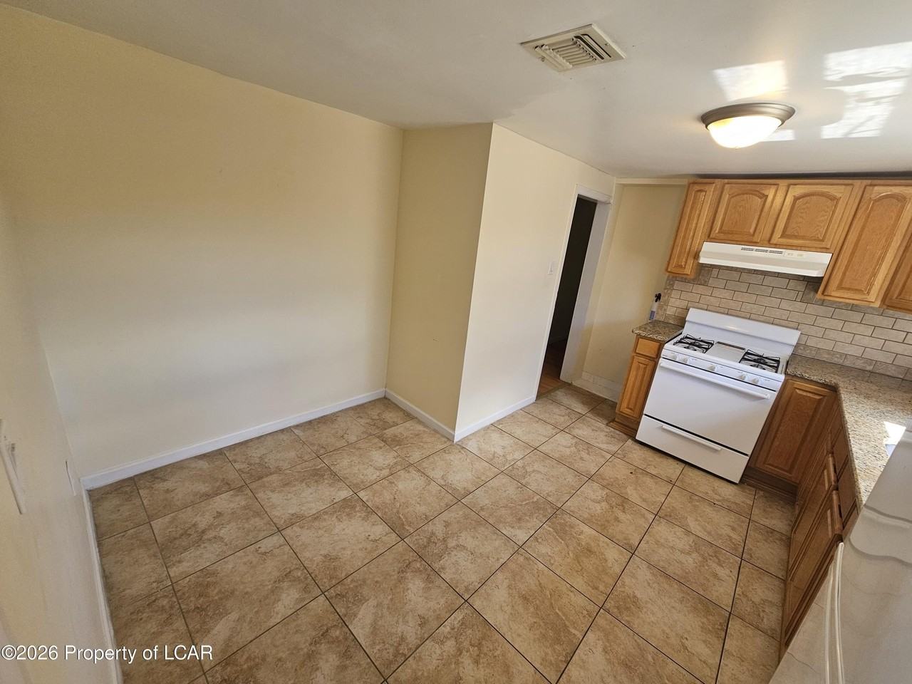 187 1/2 Broad St - Photo 4 of 15