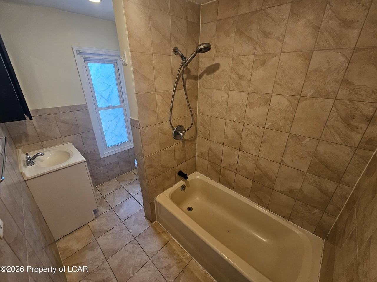 187 1/2 Broad St - Photo 7 of 15