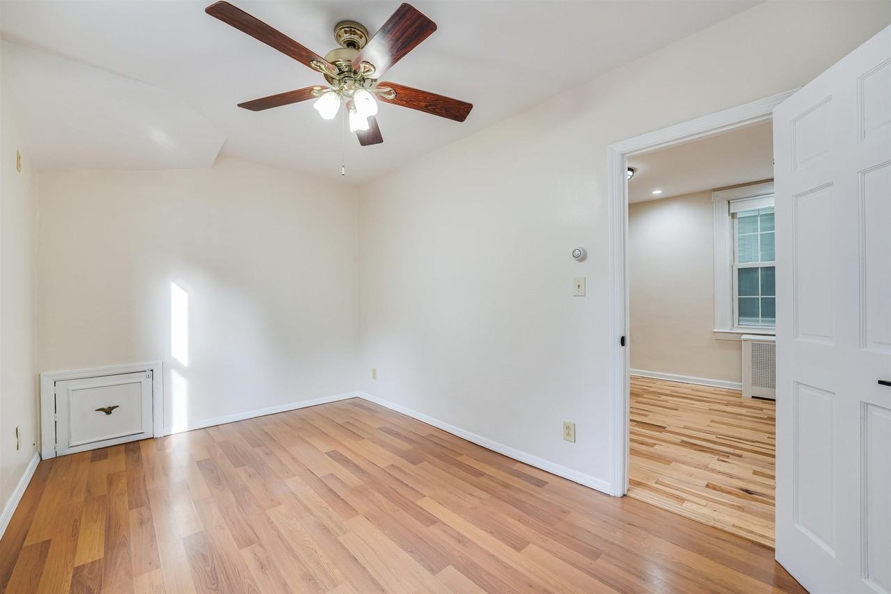 100 W 17th St #1 - Photo 5 of 17