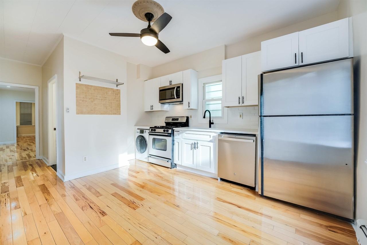 100 W 17th St #1 - Photo 6 of 17