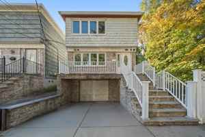 featured image of 178 W 33rd St #2