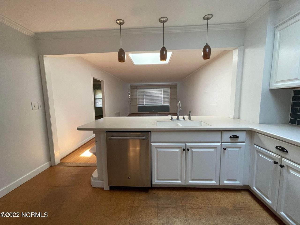 264 E Indiana Ave - Photo 7 of 28