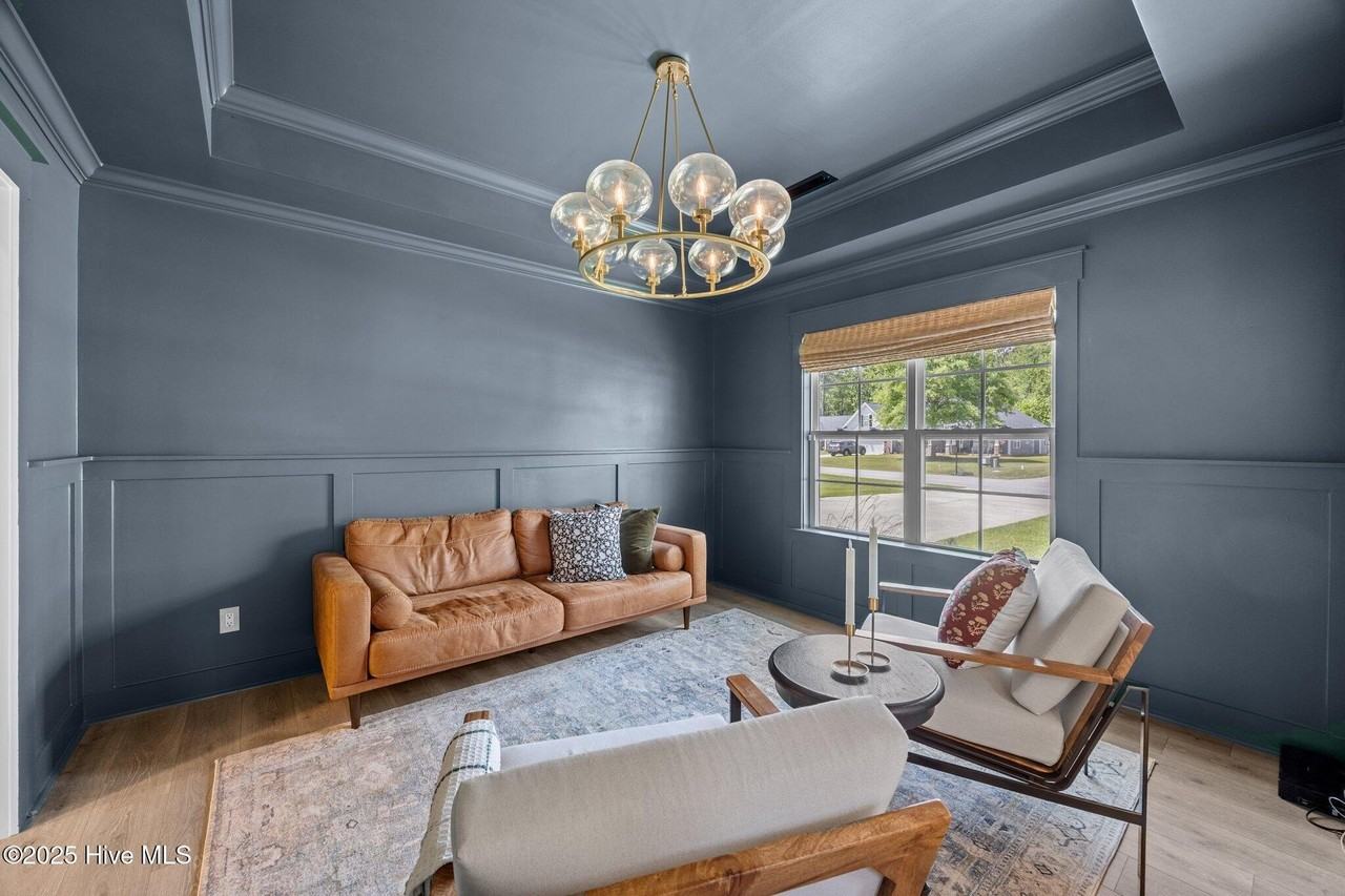 3506 Sir James Ln - Photo 3 of 48