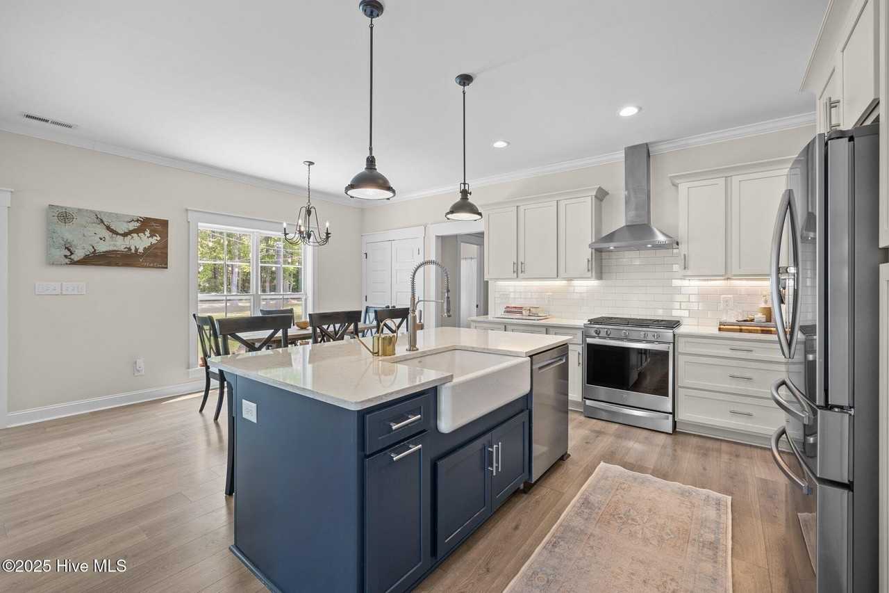 3506 Sir James Ln - Photo 5 of 48