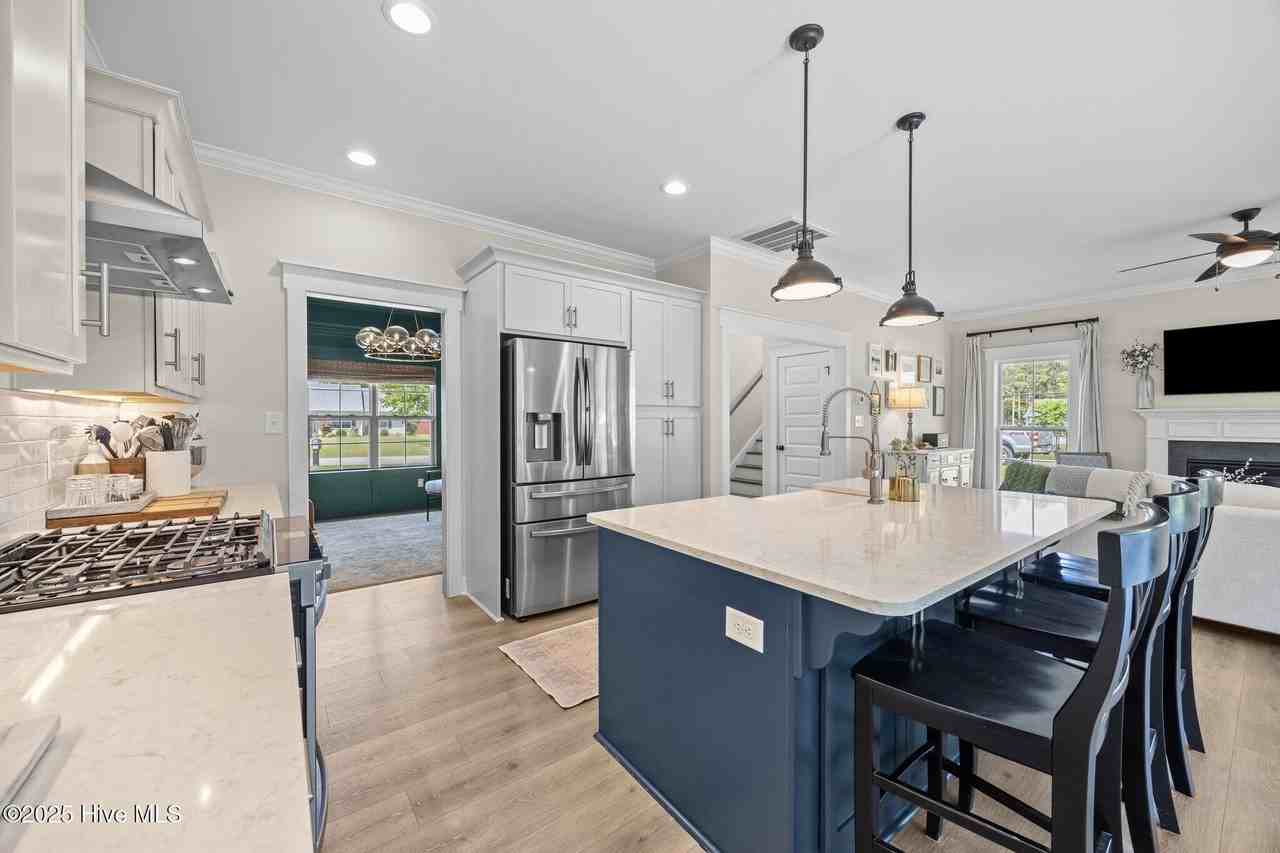 3506 Sir James Ln - Photo 6 of 48