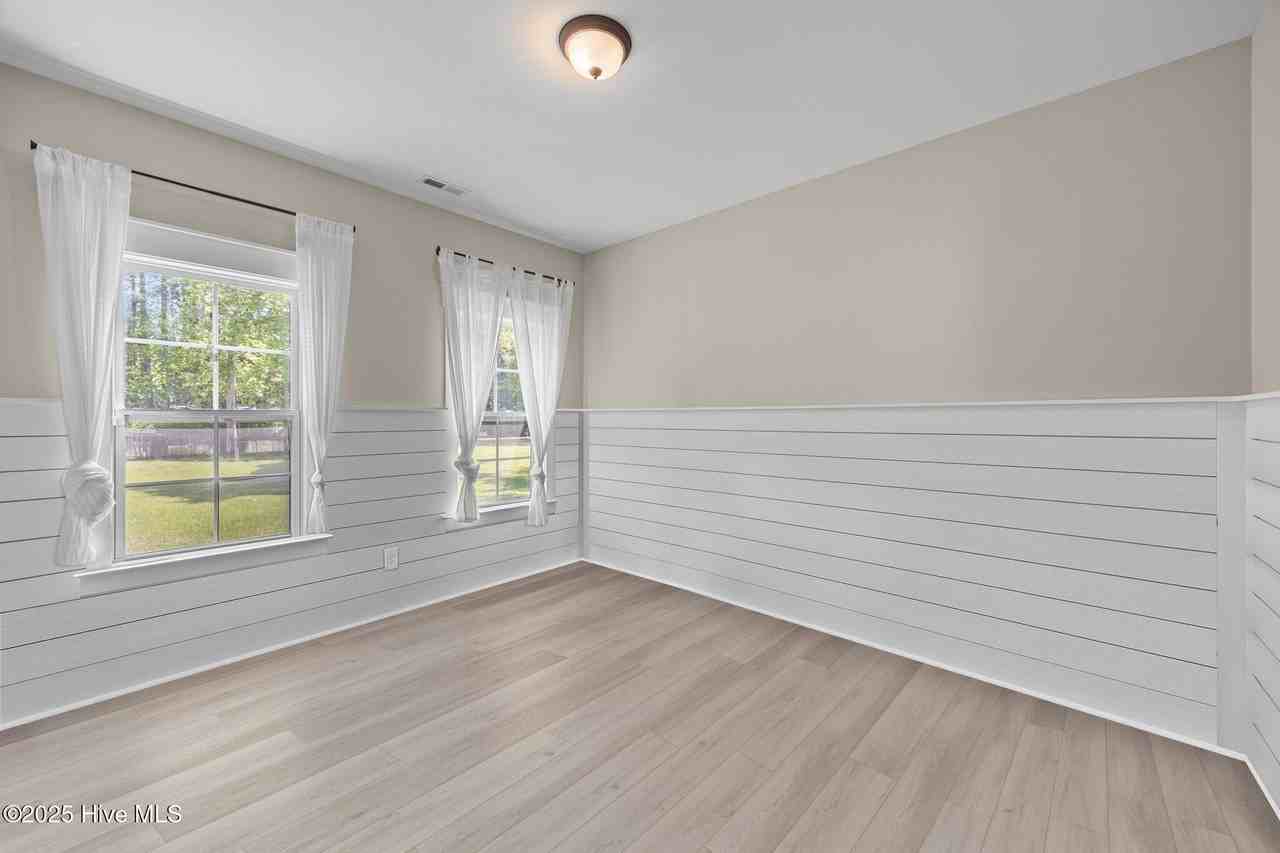 3506 Sir James Ln - Photo 7 of 48