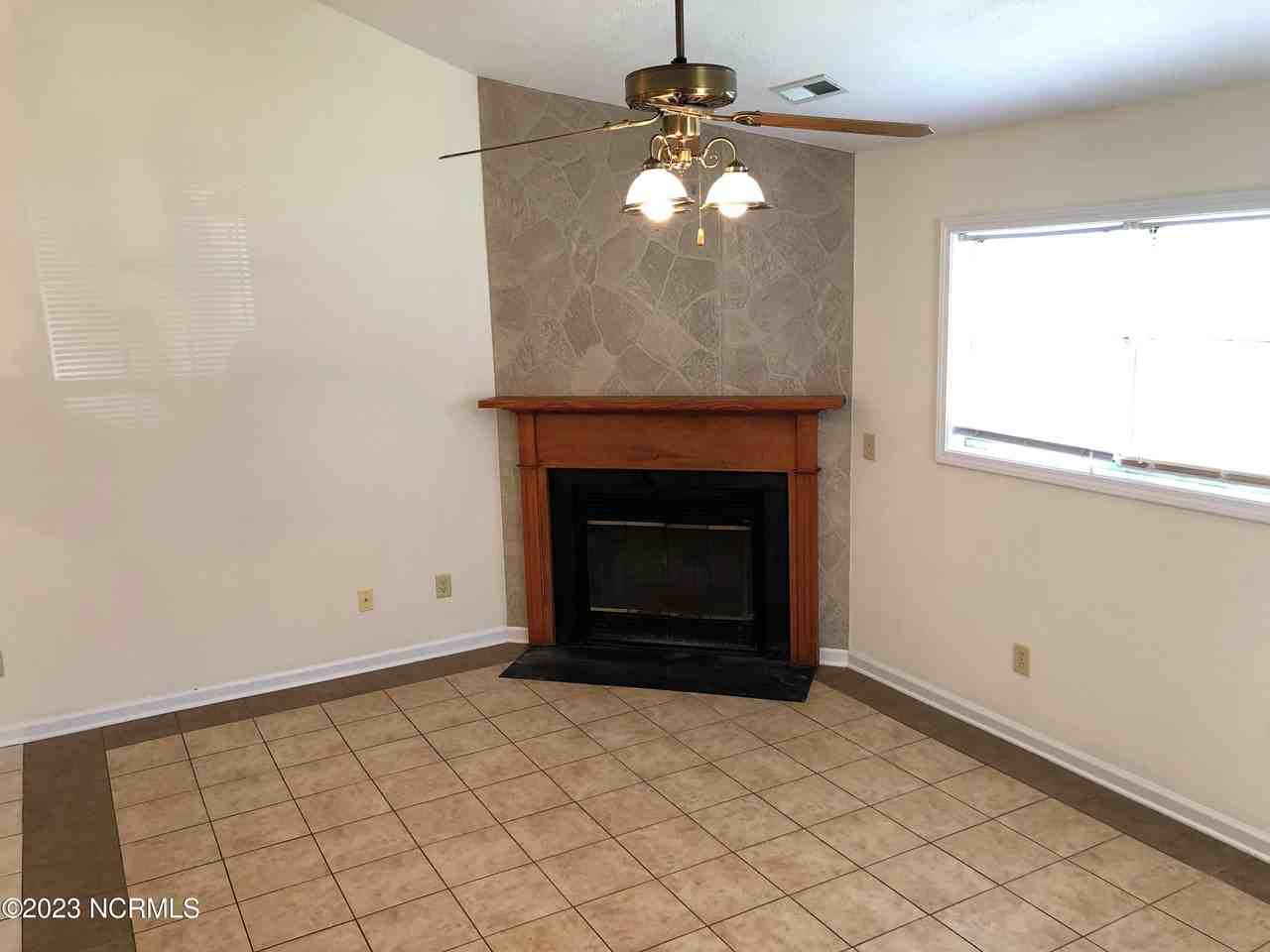 3814 Fawn Creek Dr - Photo 2 of 20