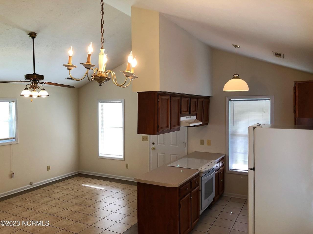 3814 Fawn Creek Dr - Photo 5 of 20