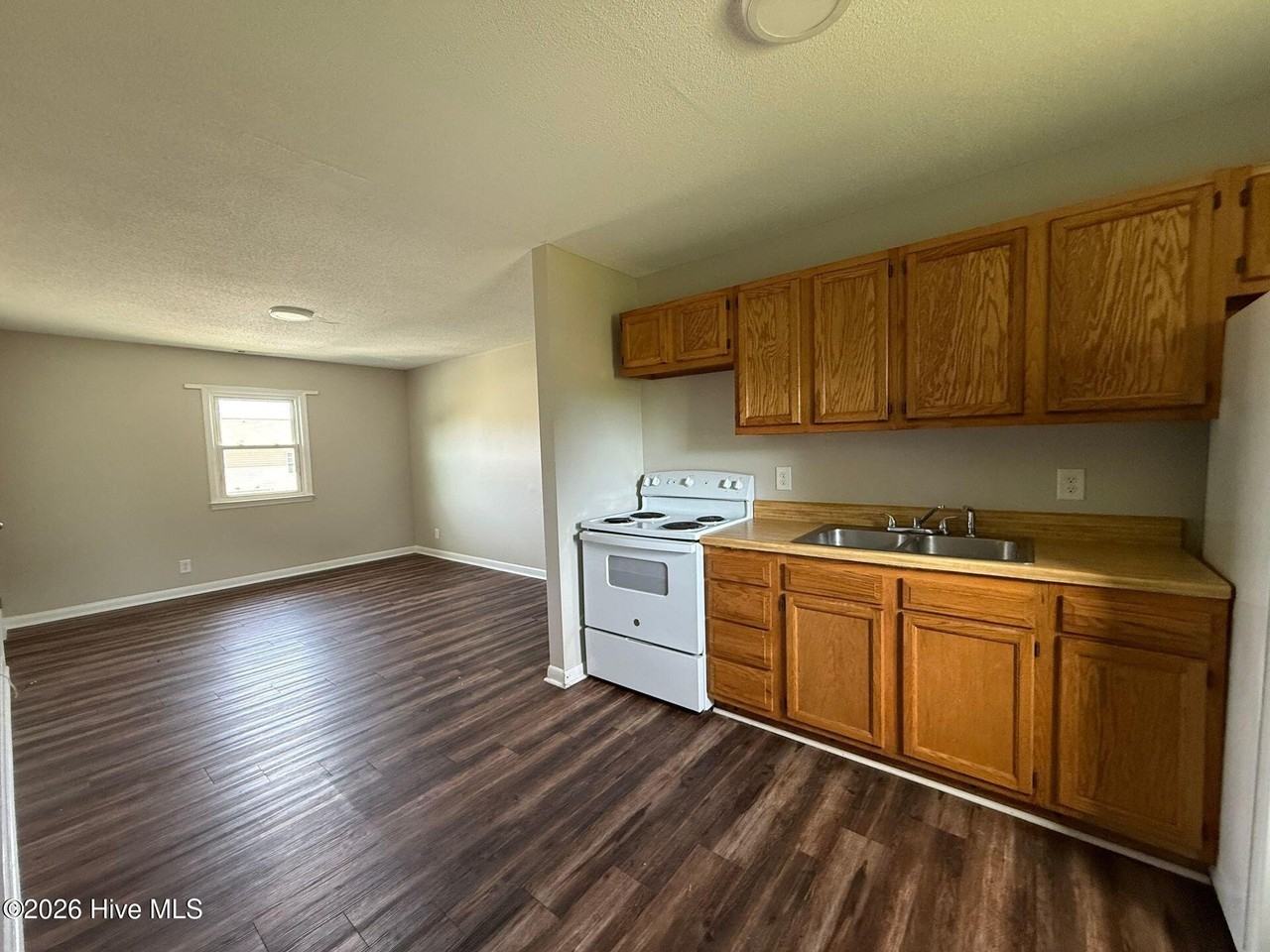 2310 Indian Dr Apt 8 - Photo 2 of 7