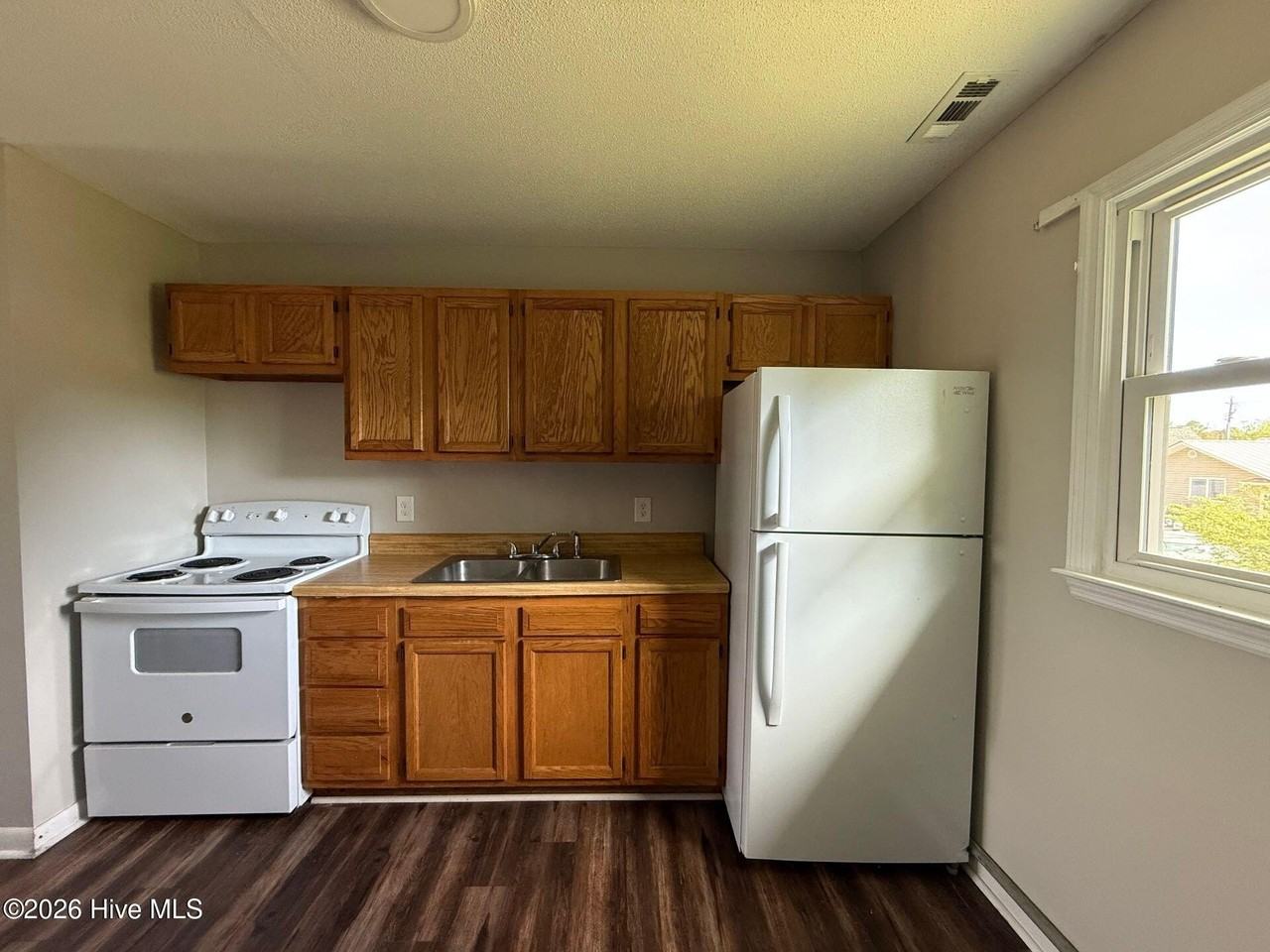 2310 Indian Dr Apt 8 - Photo 3 of 7