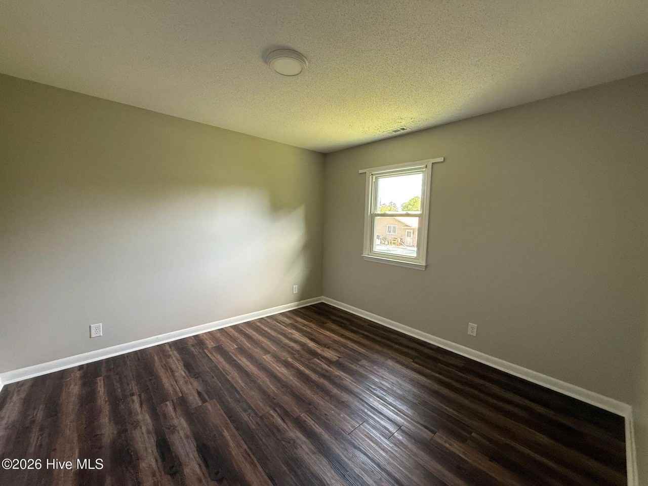 2310 Indian Dr Apt 8 - Photo 4 of 7