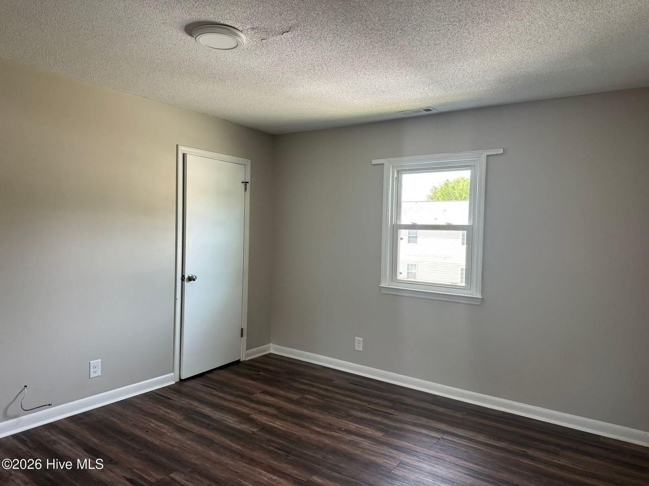 2310 Indian Dr Apt 8 - Photo 5 of 7