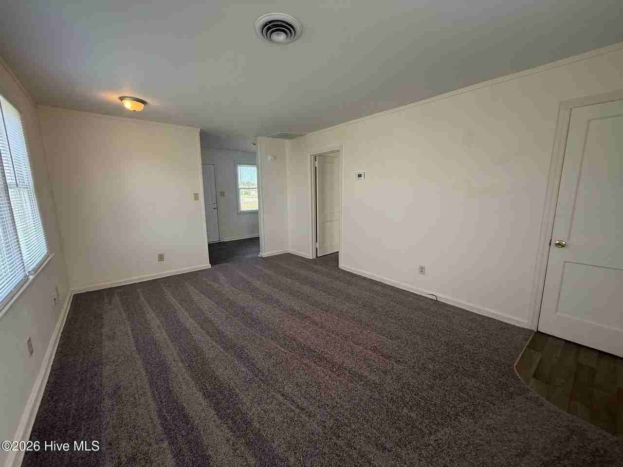 333 Starling St - Photo 4 of 9