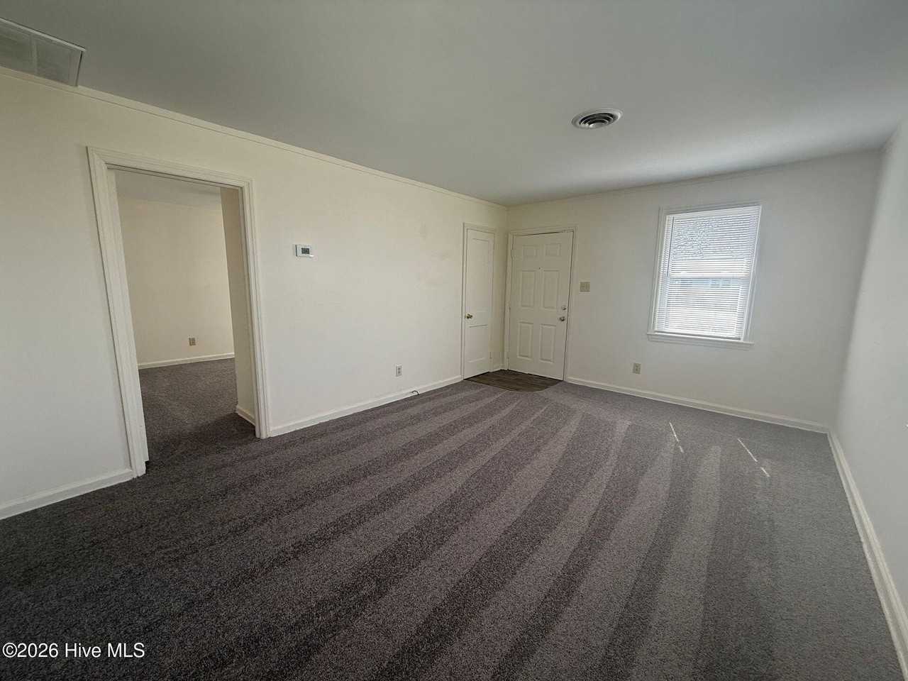 333 Starling St - Photo 5 of 9