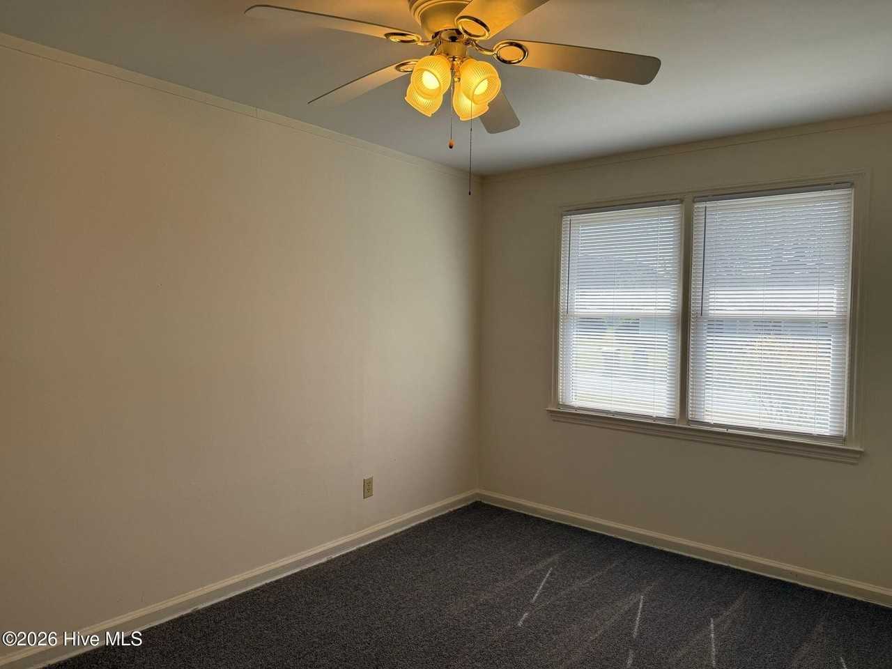 333 Starling St - Photo 7 of 9