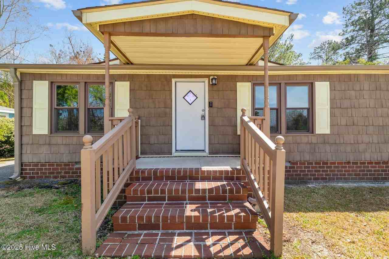 100 Caviness Dr - Photo 4 of 34