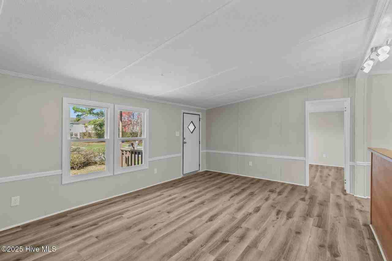 100 Caviness Dr - Photo 7 of 34