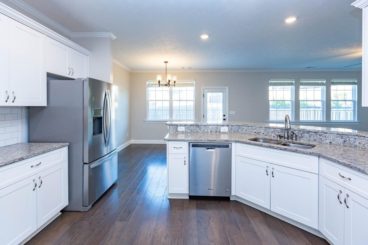 5105 Heathbrook Dr - Photo 3 of 41