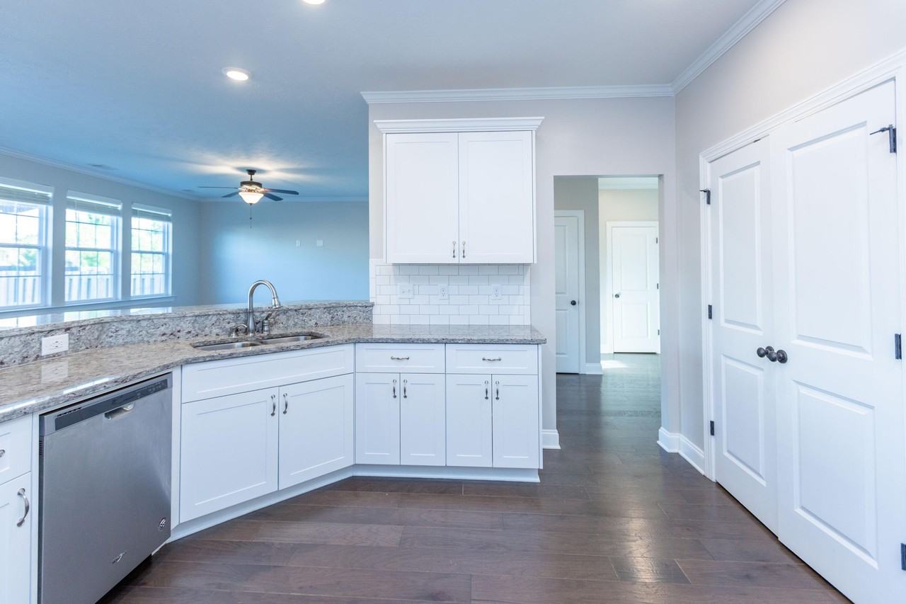 5105 Heathbrook Dr - Photo 5 of 41