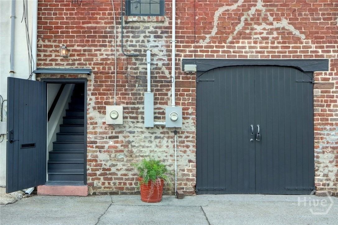 205 W Jones Ln - Photo 2 of 9