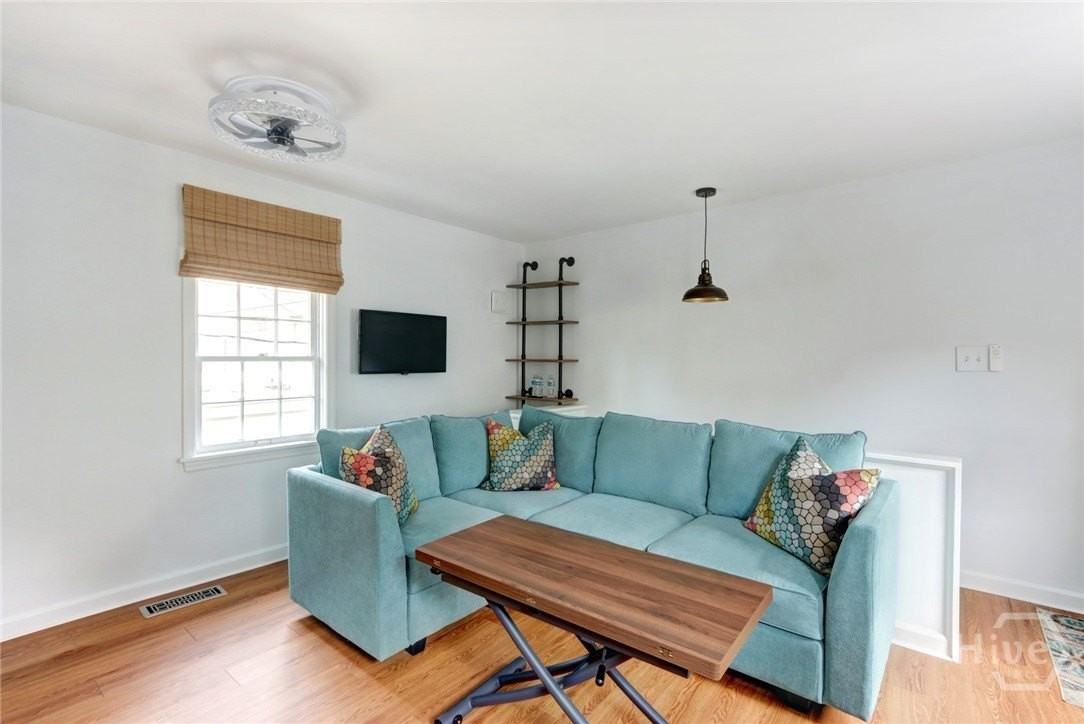 205 W Jones Ln - Photo 3 of 9