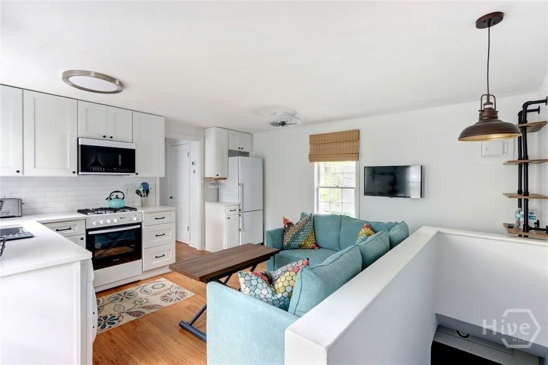 205 W Jones Ln - Photo 6 of 9