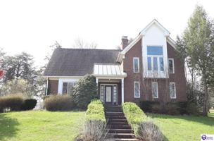 featured image of 820 Greenview Cir