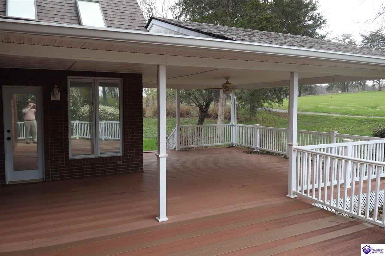 820 Greenview Cir - Photo 3 of 27