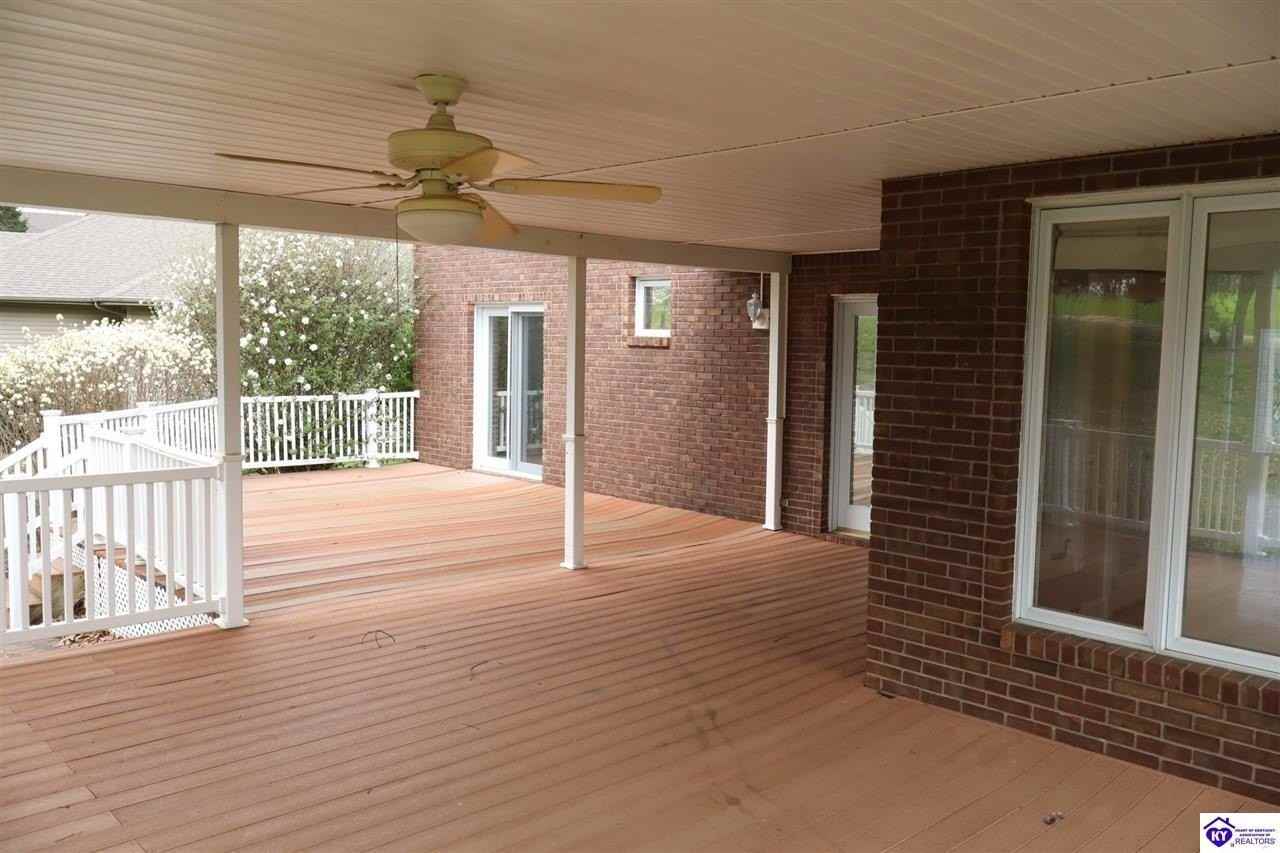 820 Greenview Cir - Photo 4 of 27