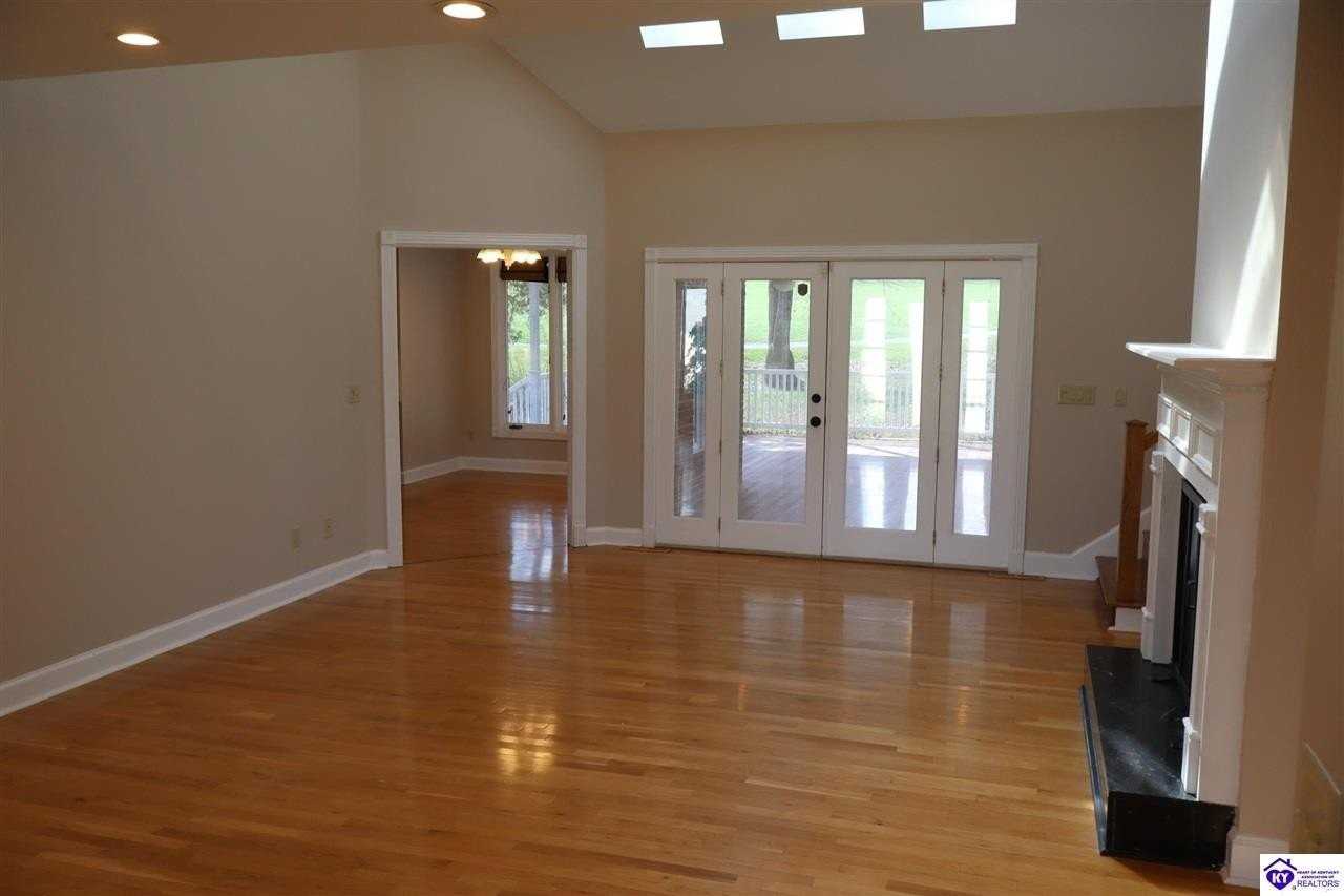 820 Greenview Cir - Photo 5 of 27