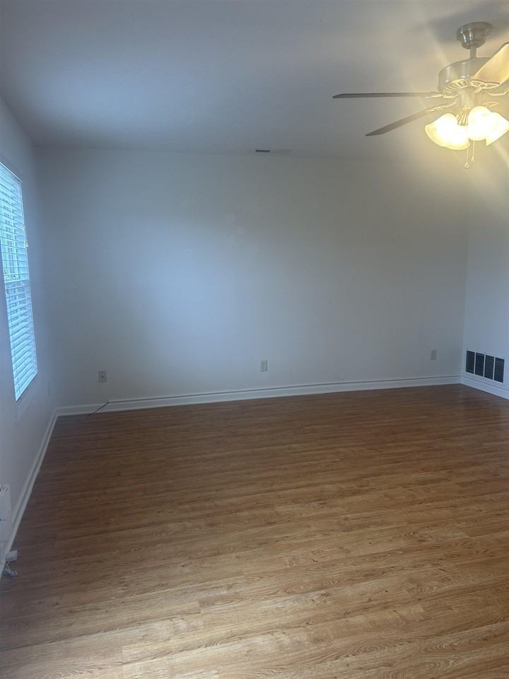 125 Joyce Dr - Photo 3 of 17