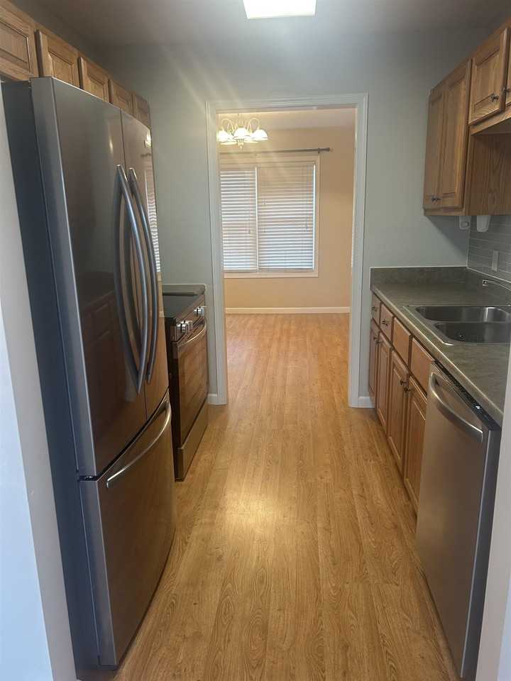 125 Joyce Dr - Photo 4 of 17