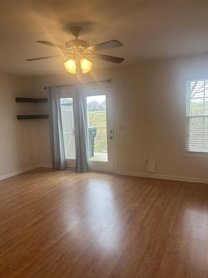 125 Joyce Dr - Photo 5 of 17