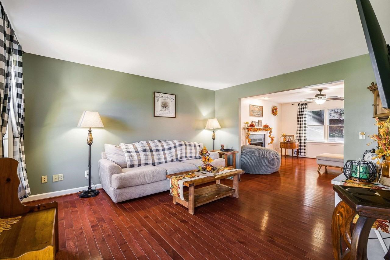 1141 Decca Dr - Photo 5 of 41