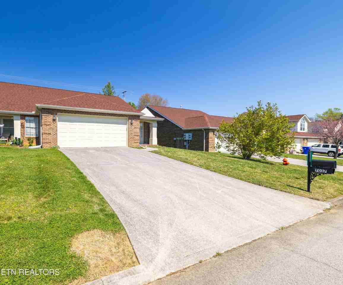 7037 Wakan Ln - Photo 3 of 33