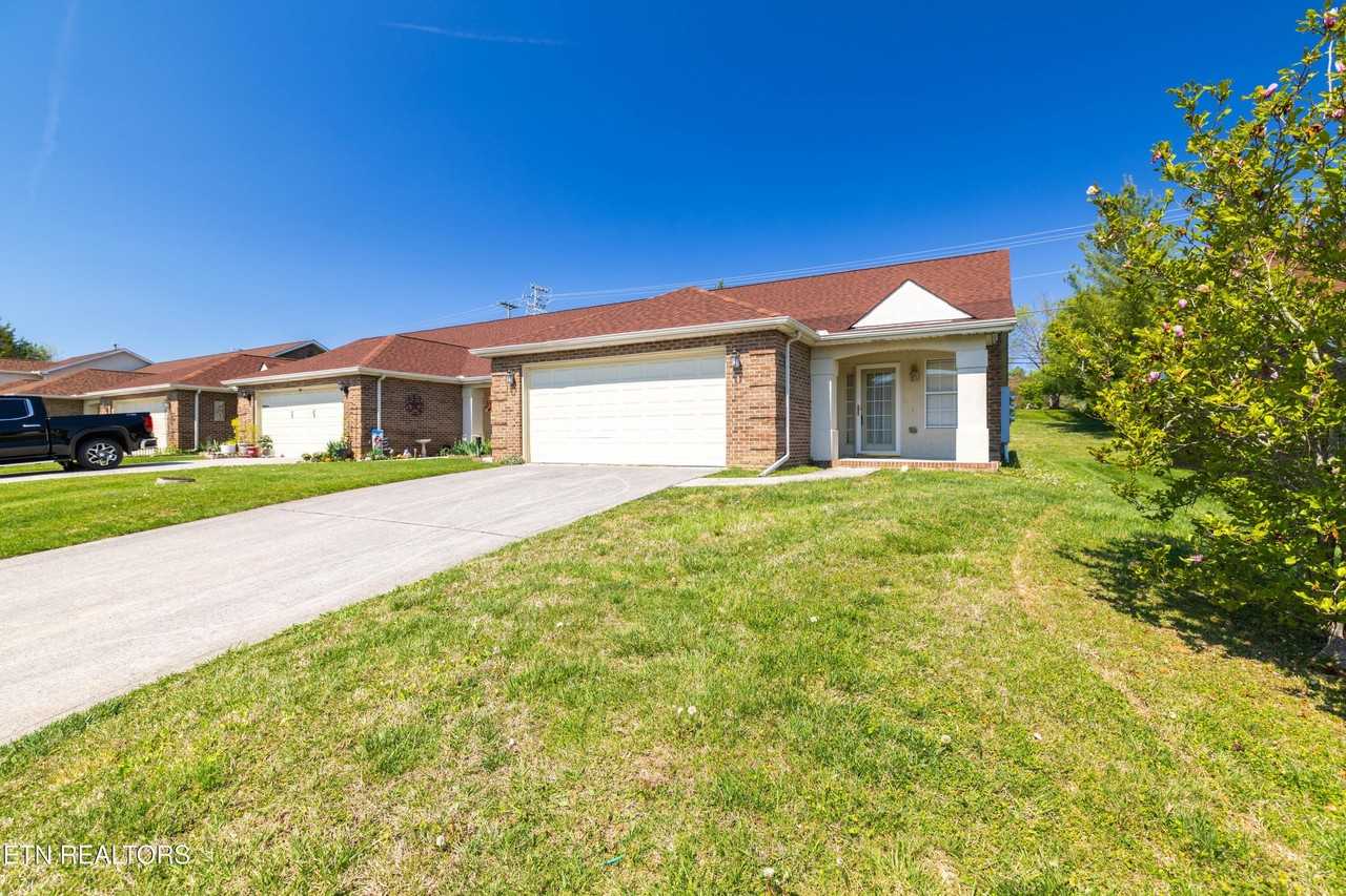 7037 Wakan Ln - Photo 4 of 33