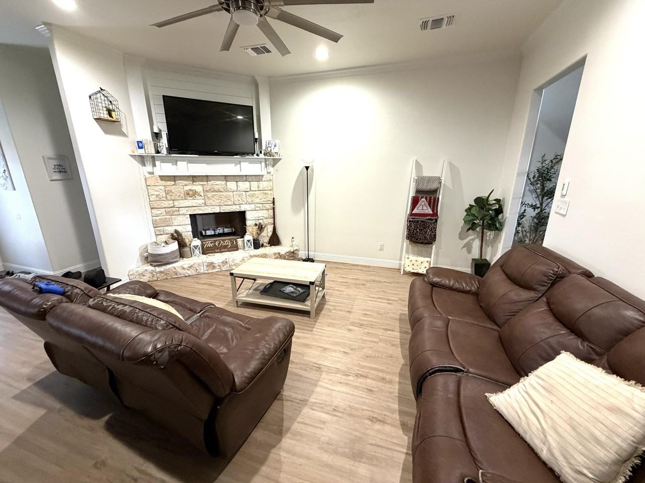 1018 N Genoa Ave - Photo 2 of 17