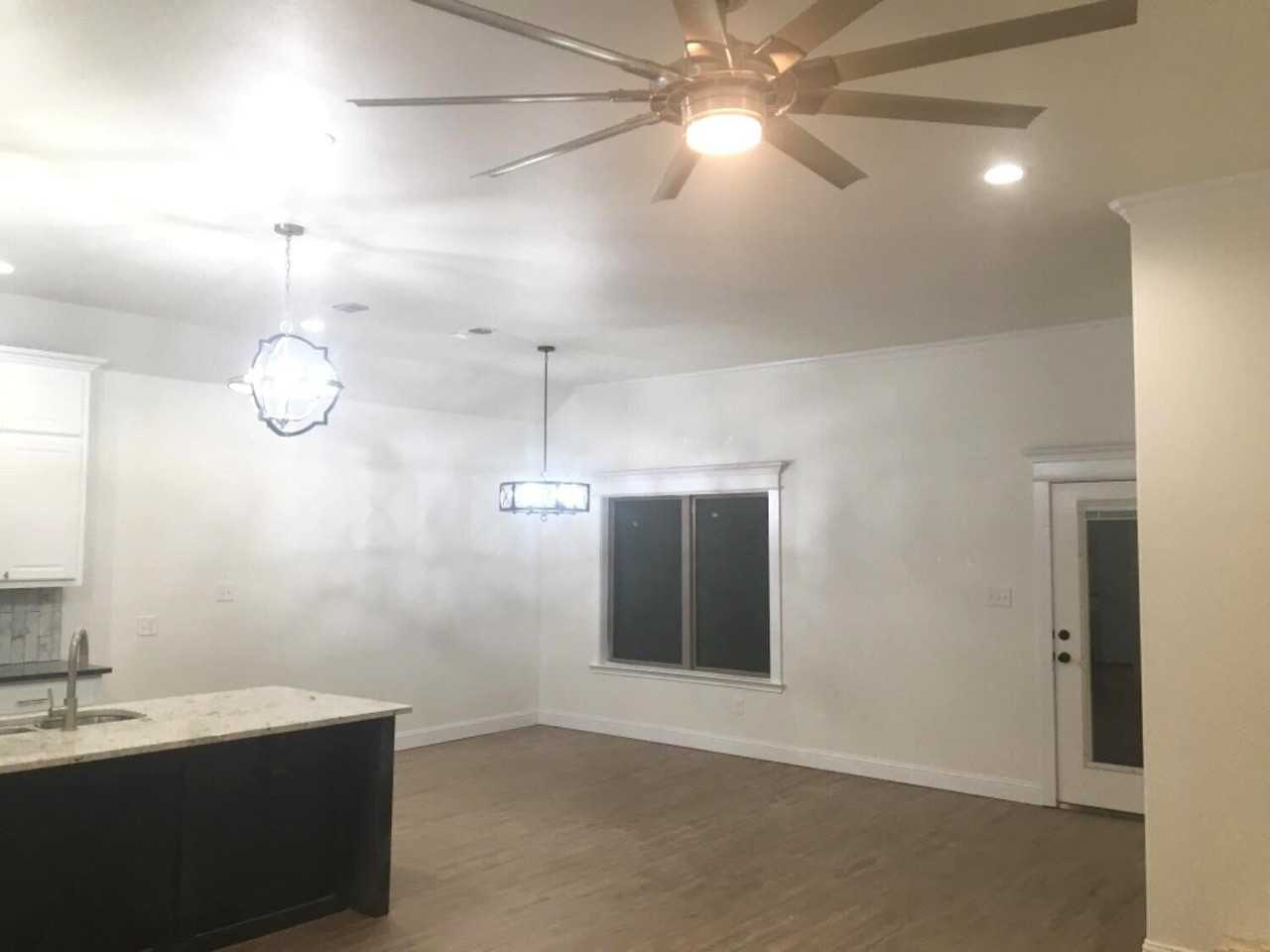 1018 N Genoa Ave - Photo 3 of 17